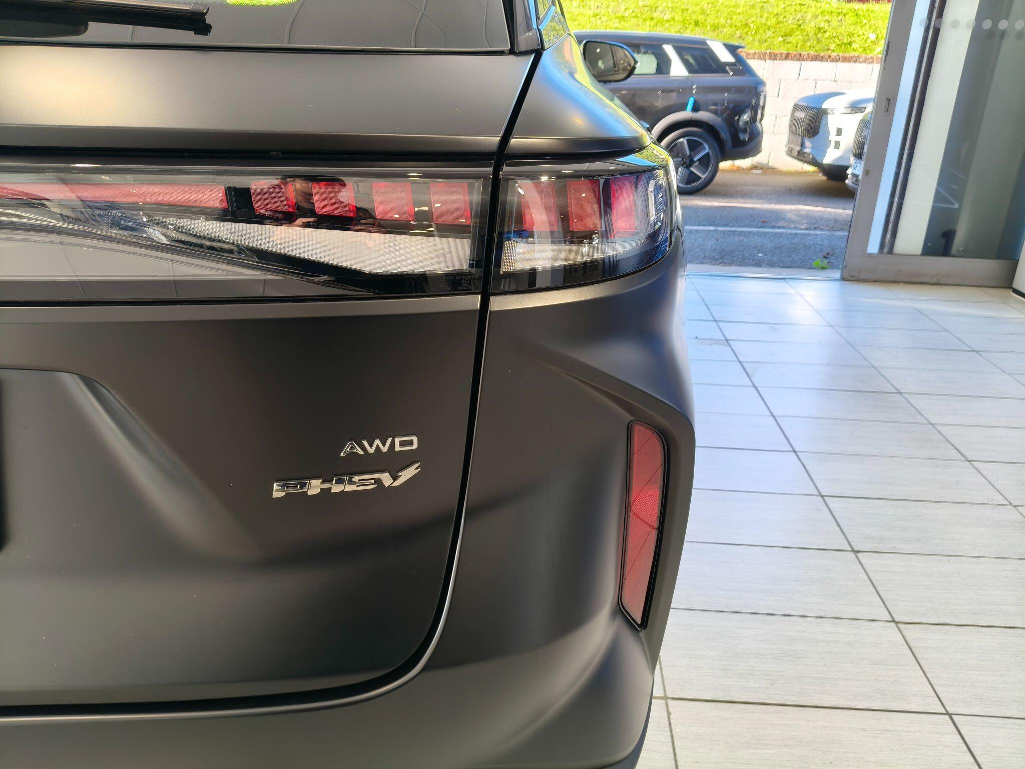 Large vehicle image